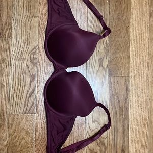 PINK T-shirt bra 36D. Lightly used.